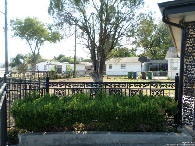 210 Carmen, San Antonio, TX 78207