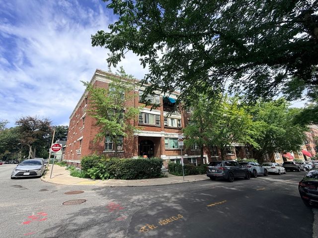 22 Chiswick Rd 12, Boston, MA 02135