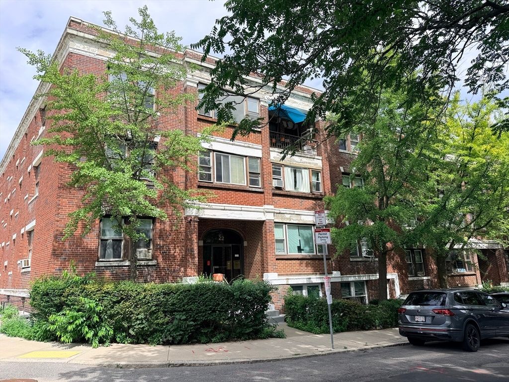 22 Chiswick Rd 12, Boston, MA 02135