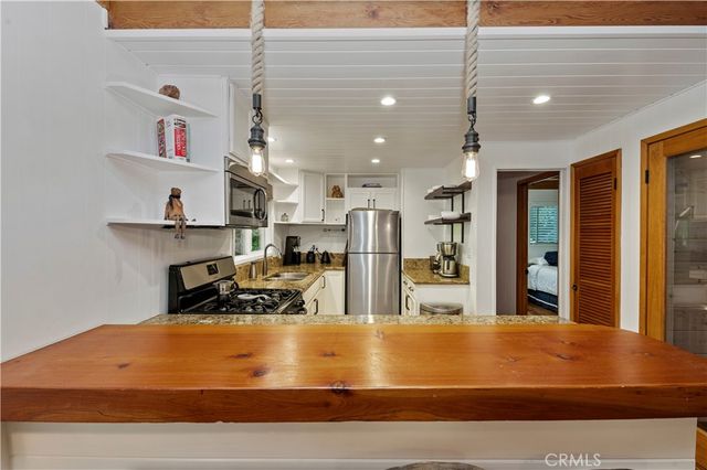 27828 Rainbow Drive, Lake Arrowhead, CA 92352