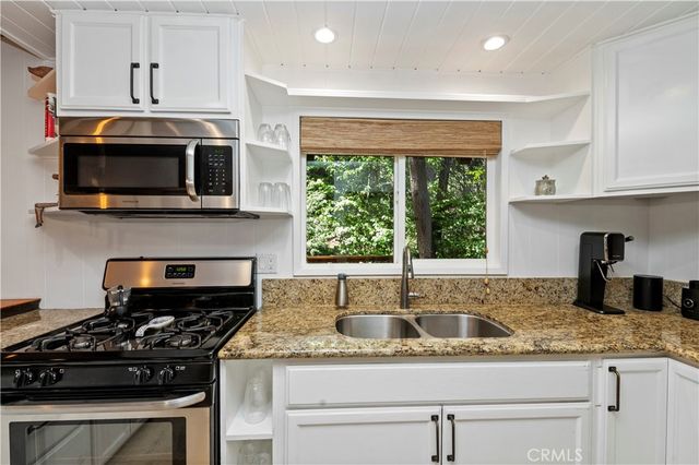 27828 Rainbow Drive, Lake Arrowhead, CA 92352