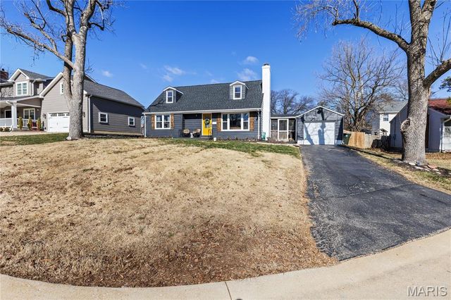 621 Meadowridge Lane, Kirkwood, MO 63122