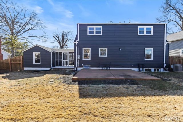 621 Meadowridge Lane, Kirkwood, MO 63122