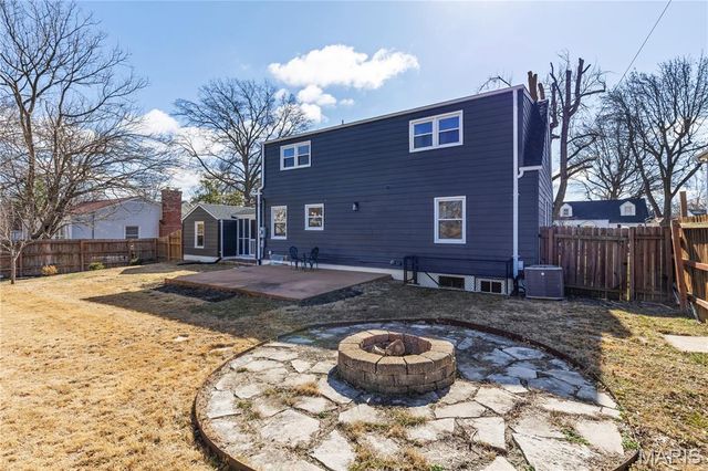 621 Meadowridge Lane, Kirkwood, MO 63122