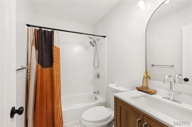 621 Meadowridge Lane, Kirkwood, MO 63122