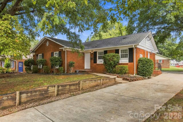 4700 Woodway Place, Charlotte, NC 28208