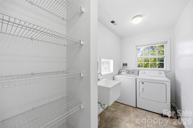 4700 Woodway Place, Charlotte, NC 28208