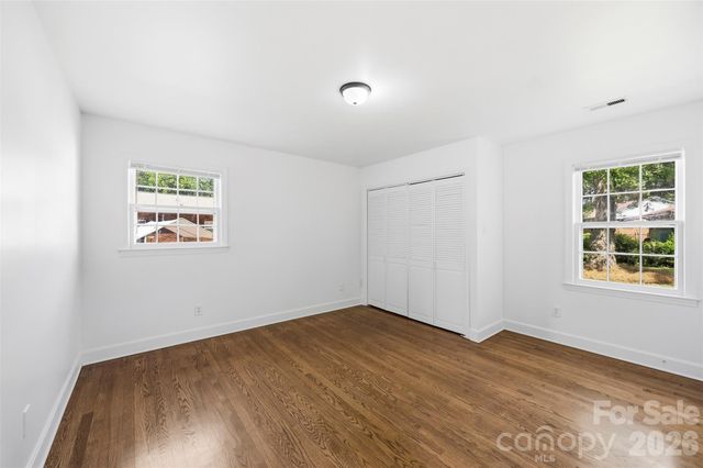 4700 Woodway Place, Charlotte, NC 28208