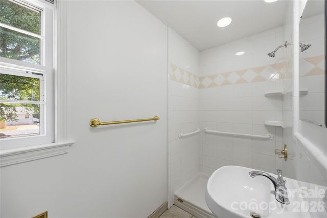 4700 Woodway Place, Charlotte, NC 28208