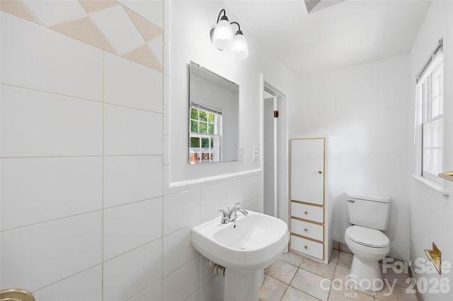 4700 Woodway Place, Charlotte, NC 28208