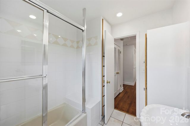 4700 Woodway Place, Charlotte, NC 28208