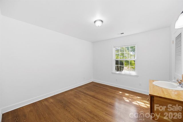 4700 Woodway Place, Charlotte, NC 28208