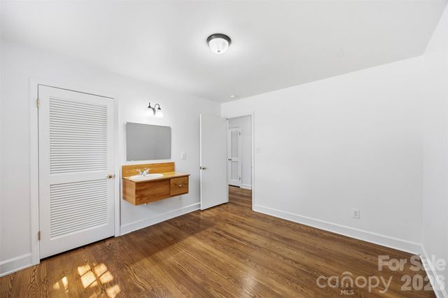 4700 Woodway Place, Charlotte, NC 28208