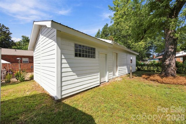 4700 Woodway Place, Charlotte, NC 28208