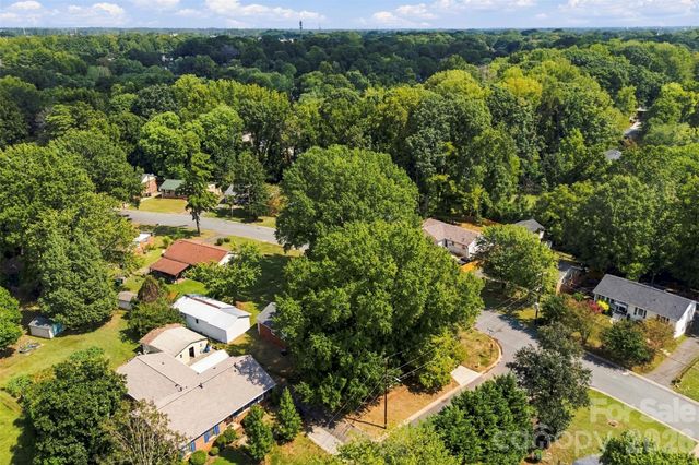4700 Woodway Place, Charlotte, NC 28208