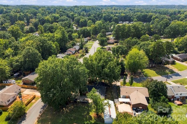 4700 Woodway Place, Charlotte, NC 28208