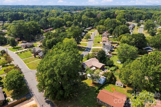 4700 Woodway Place, Charlotte, NC 28208