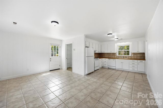 4700 Woodway Place, Charlotte, NC 28208
