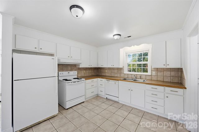 4700 Woodway Place, Charlotte, NC 28208