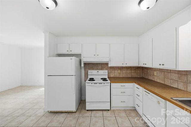 4700 Woodway Place, Charlotte, NC 28208