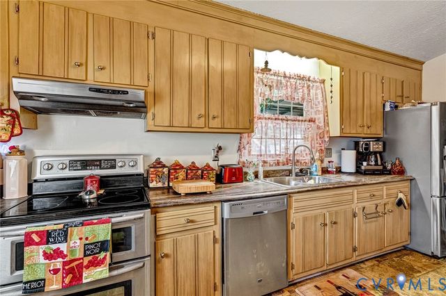11330 Great Branch Dr, Chester, VA 23831