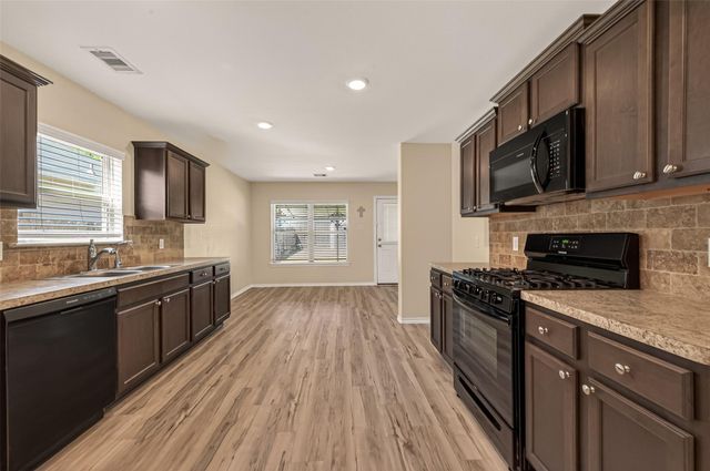 1308 Winding Willow Drive, Pinehurst, TX 77362