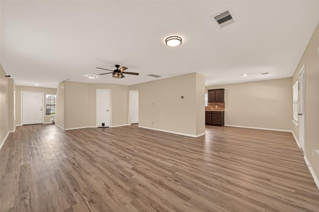 1308 Winding Willow Drive, Pinehurst, TX 77362