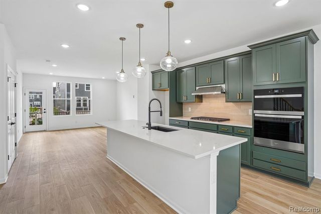 25556 Tolstoy Trail, Novi, MI 48375