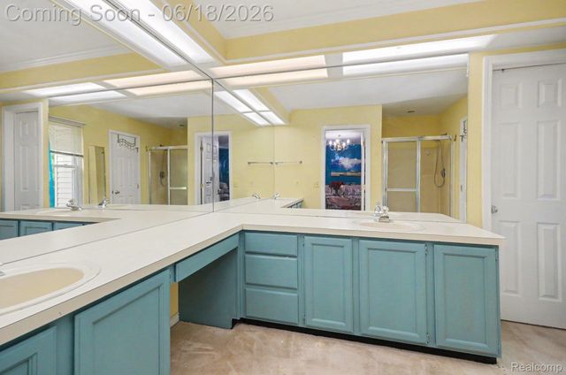 425 Thornridge Court, Rochester Hills, MI 48307