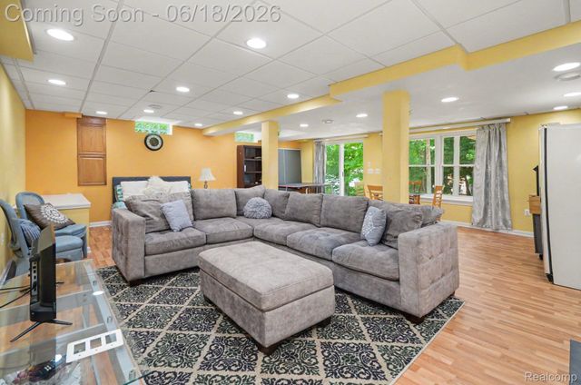 425 Thornridge Court, Rochester Hills, MI 48307
