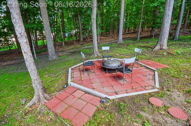 425 Thornridge Court, Rochester Hills, MI 48307