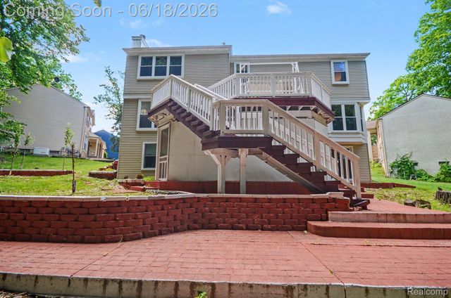 425 Thornridge Court, Rochester Hills, MI 48307