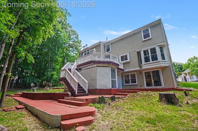 425 Thornridge Court, Rochester Hills, MI 48307