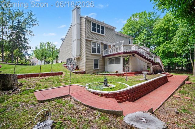 425 Thornridge Court, Rochester Hills, MI 48307