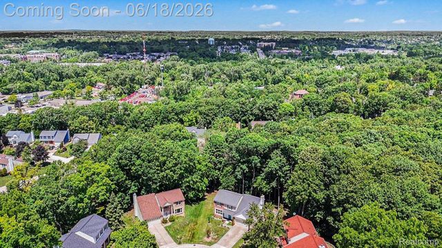 425 Thornridge Court, Rochester Hills, MI 48307