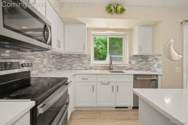 425 Thornridge Court, Rochester Hills, MI 48307