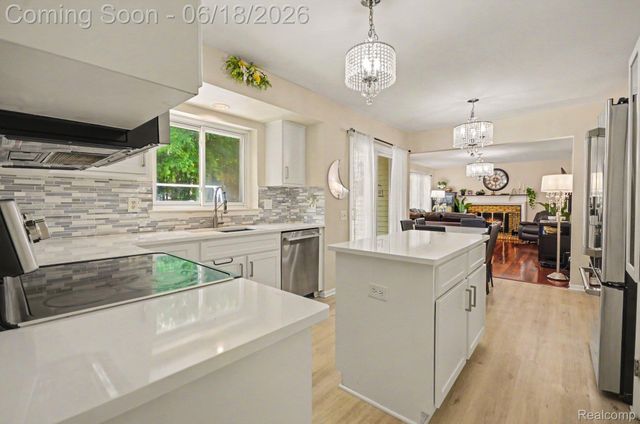 425 Thornridge Court, Rochester Hills, MI 48307