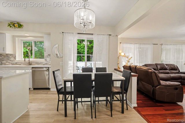 425 Thornridge Court, Rochester Hills, MI 48307