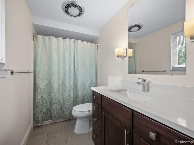 177 E Long Lake Road, Bloomfield Hills, MI 48304
