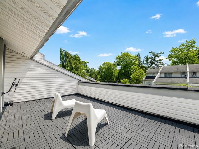 177 E Long Lake Road, Bloomfield Hills, MI 48304