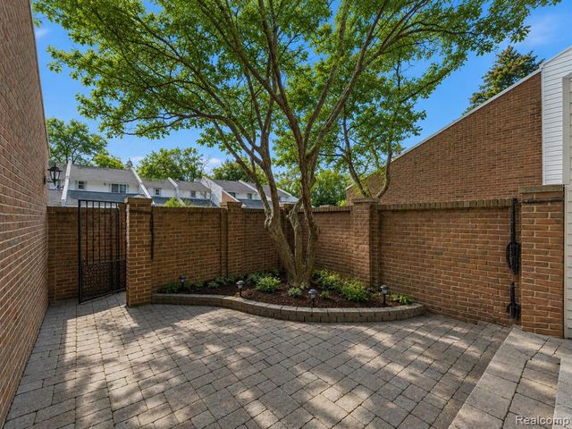 177 E Long Lake Road, Bloomfield Hills, MI 48304