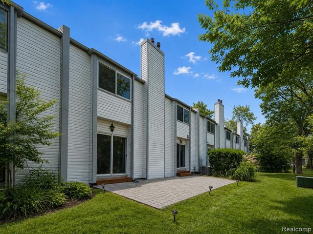 177 E Long Lake Road, Bloomfield Hills, MI 48304