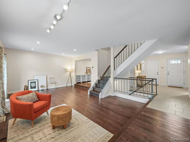 177 E Long Lake Road, Bloomfield Hills, MI 48304