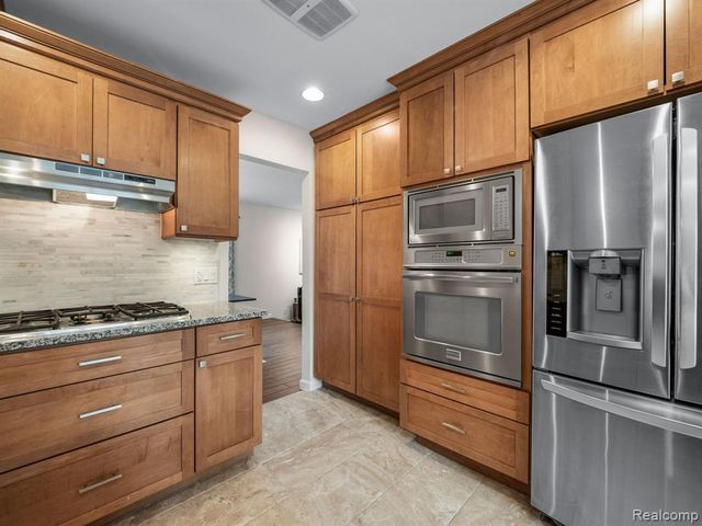 177 E Long Lake Road, Bloomfield Hills, MI 48304