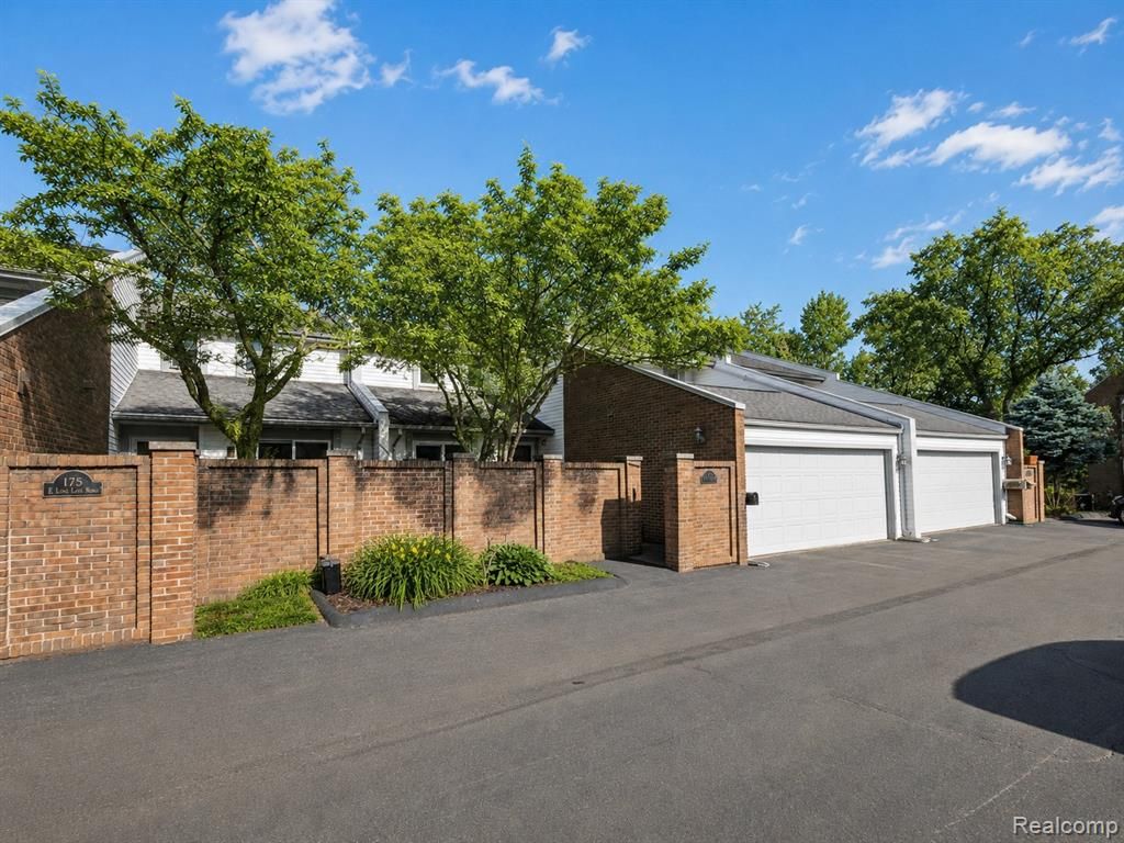177 E Long Lake Road, Bloomfield Hills, MI 48304