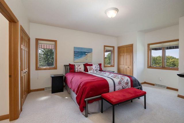 N1583 Meadow Ridge ROAD, La Crosse, WI 54601