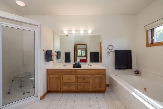 N1583 Meadow Ridge ROAD, La Crosse, WI 54601