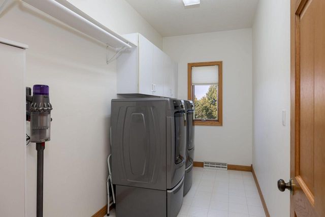 N1583 Meadow Ridge ROAD, La Crosse, WI 54601