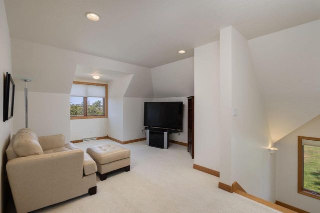 N1583 Meadow Ridge ROAD, La Crosse, WI 54601