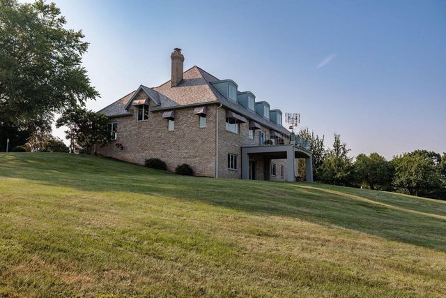 N1583 Meadow Ridge ROAD, La Crosse, WI 54601